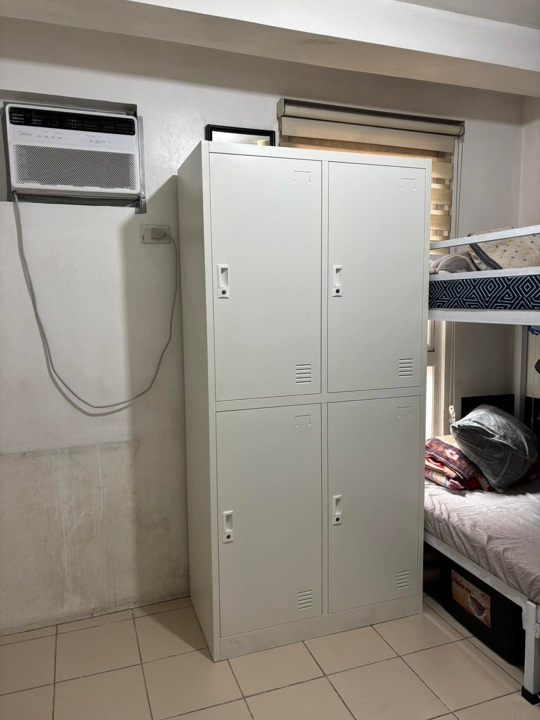 Male Condo Sharing Bago at may Cabinet - photo 1