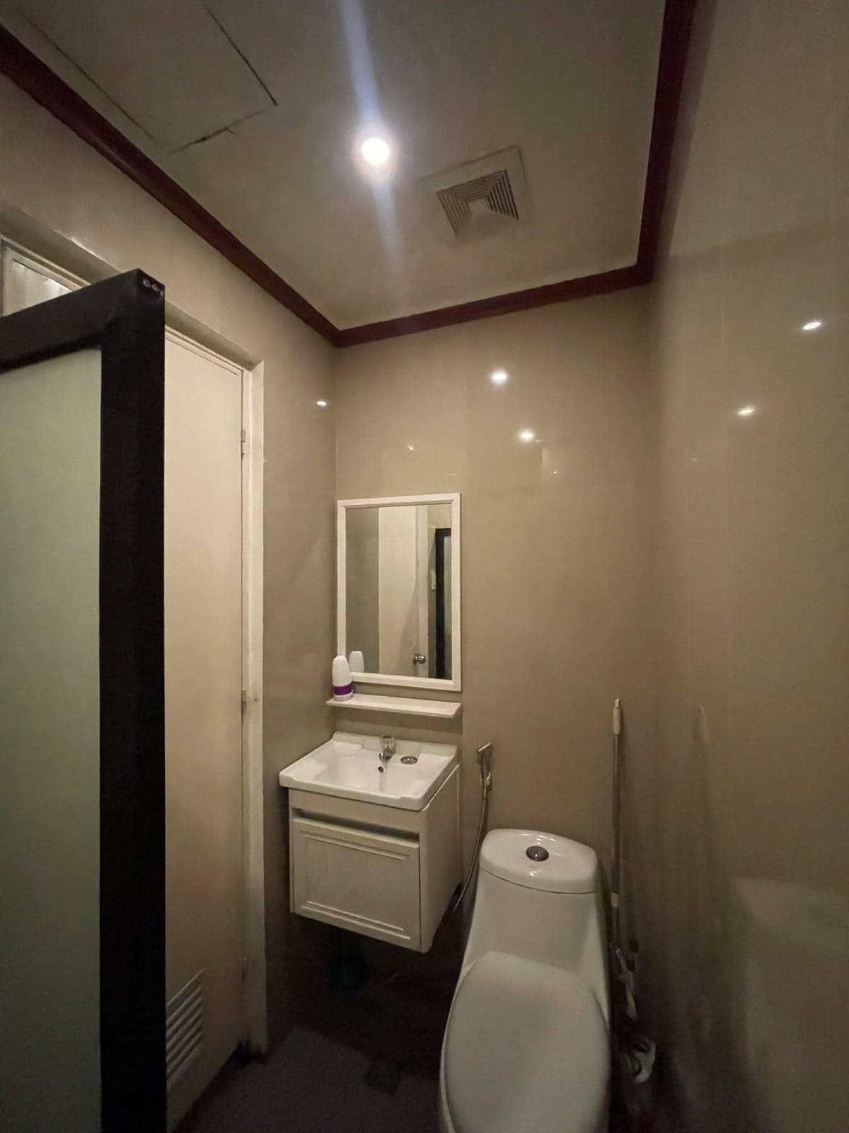 For Rent: 2BR Fully Furnished Unit at Victoria Sports 799 EDSA QC - photo 9