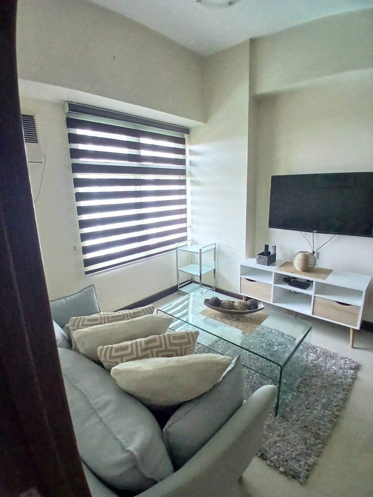 The Magnolia Residences in New Manila ... - photo 6