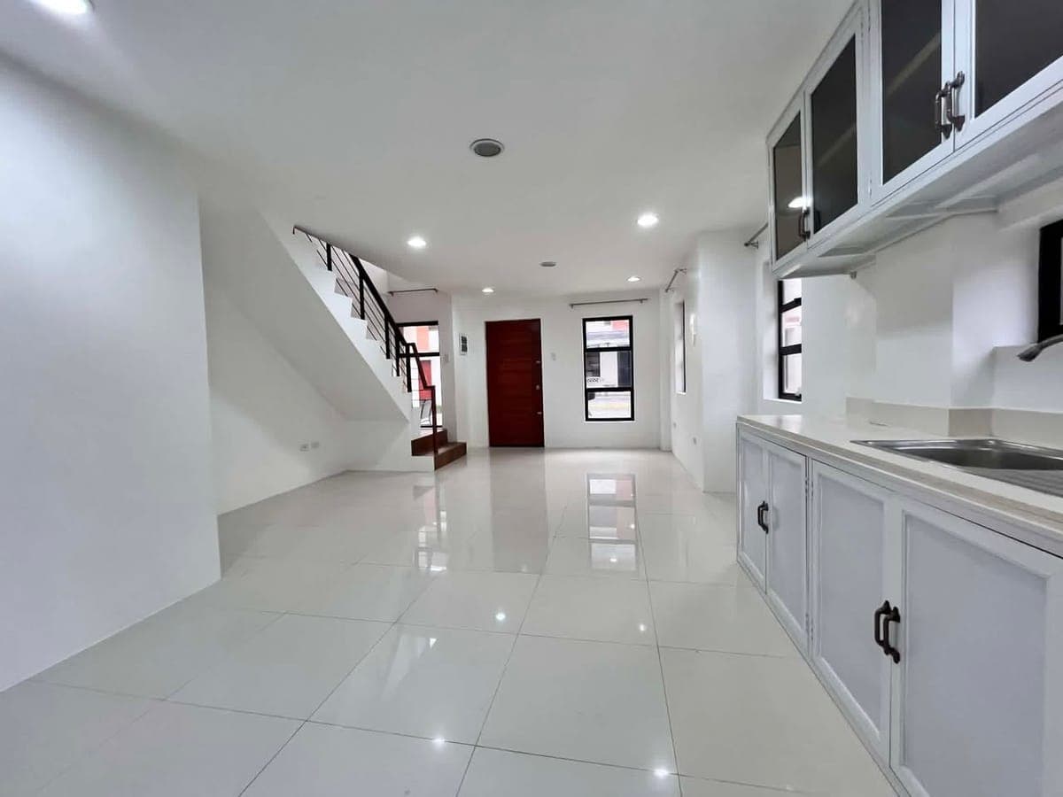 🏡 FOR RENT | Spacious 4-Bedroom Two-Storey House in Casuntingan, Mandaue City ✨ with 1 to 2 Car Park - photo 3