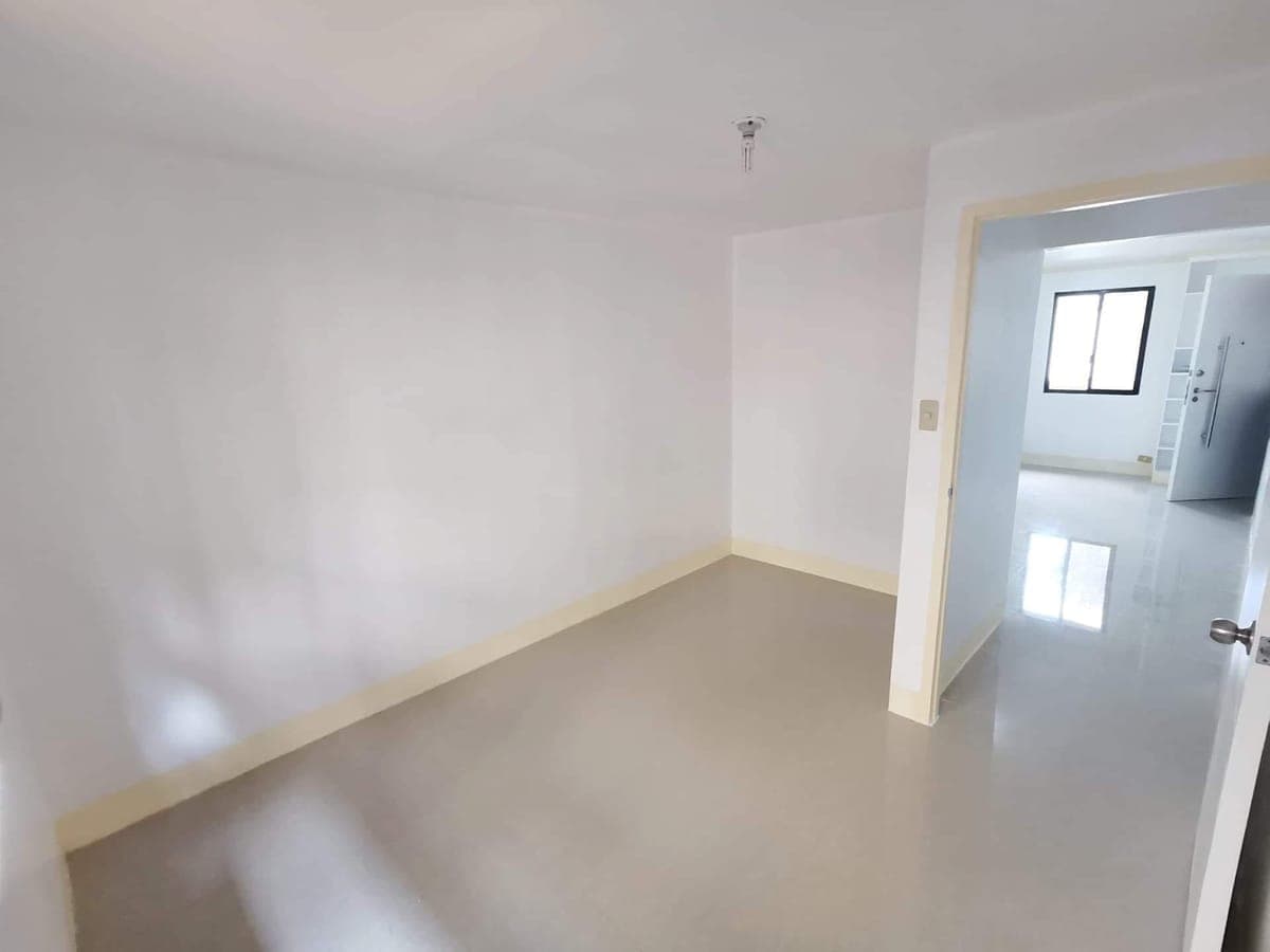 CORNER UNIT FOR RENT 🏡🏡🏡 - photo 1