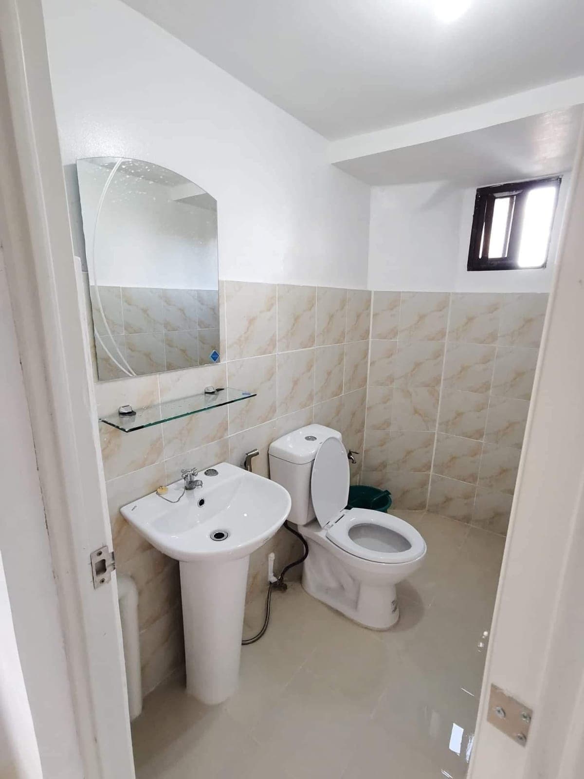 CORNER UNIT FOR RENT 🏡🏡🏡 - photo 2