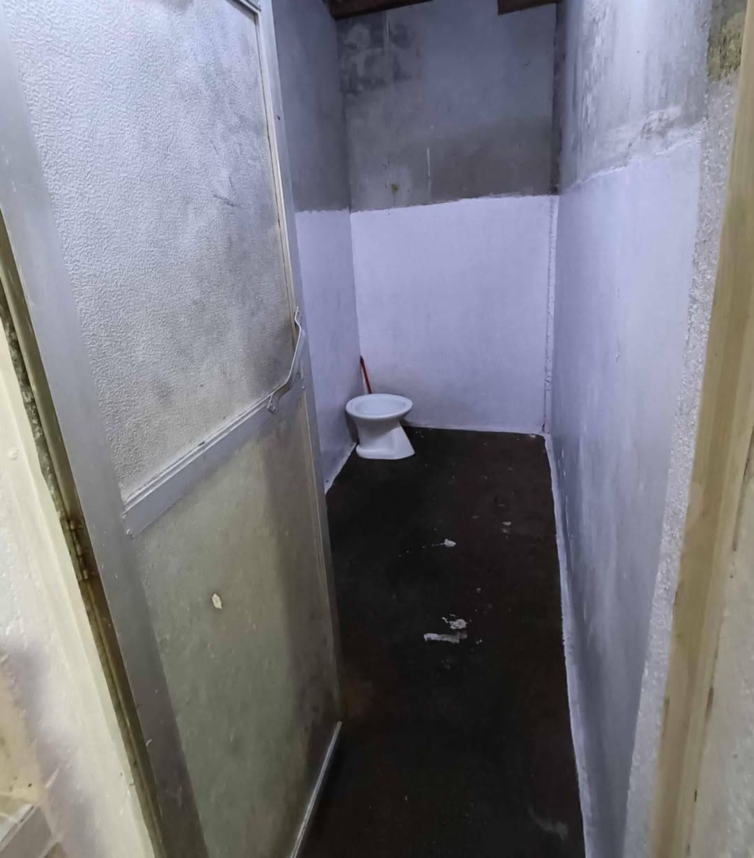 AVAILABLE  ROOM FOR RENT - photo 1