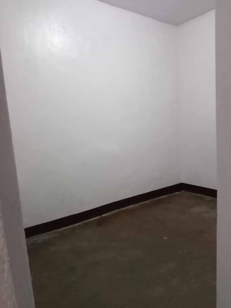 AVAILABLE  ROOM FOR RENT - photo 2