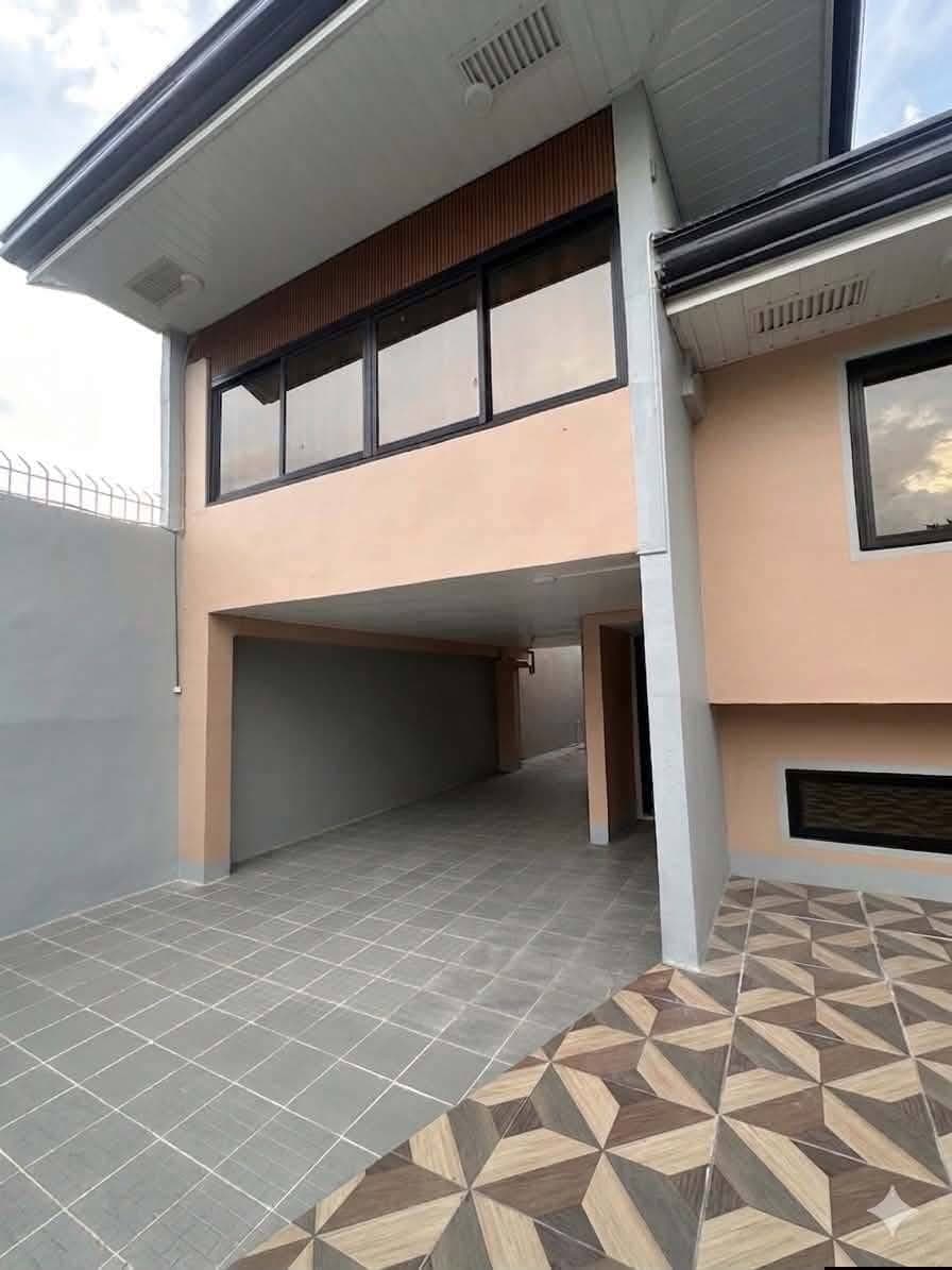 HOUSE FOR RENT - photo 1