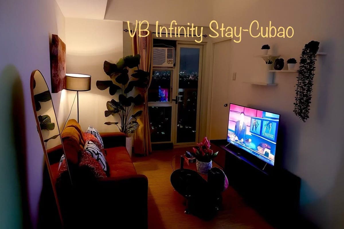 Available now –Spacious 1 Bedroom Corner Unit with Balcony - photo 2