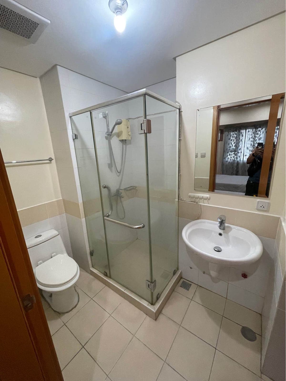 FOR RENT: Trion Tower 1 - 40k Monthly - photo 1