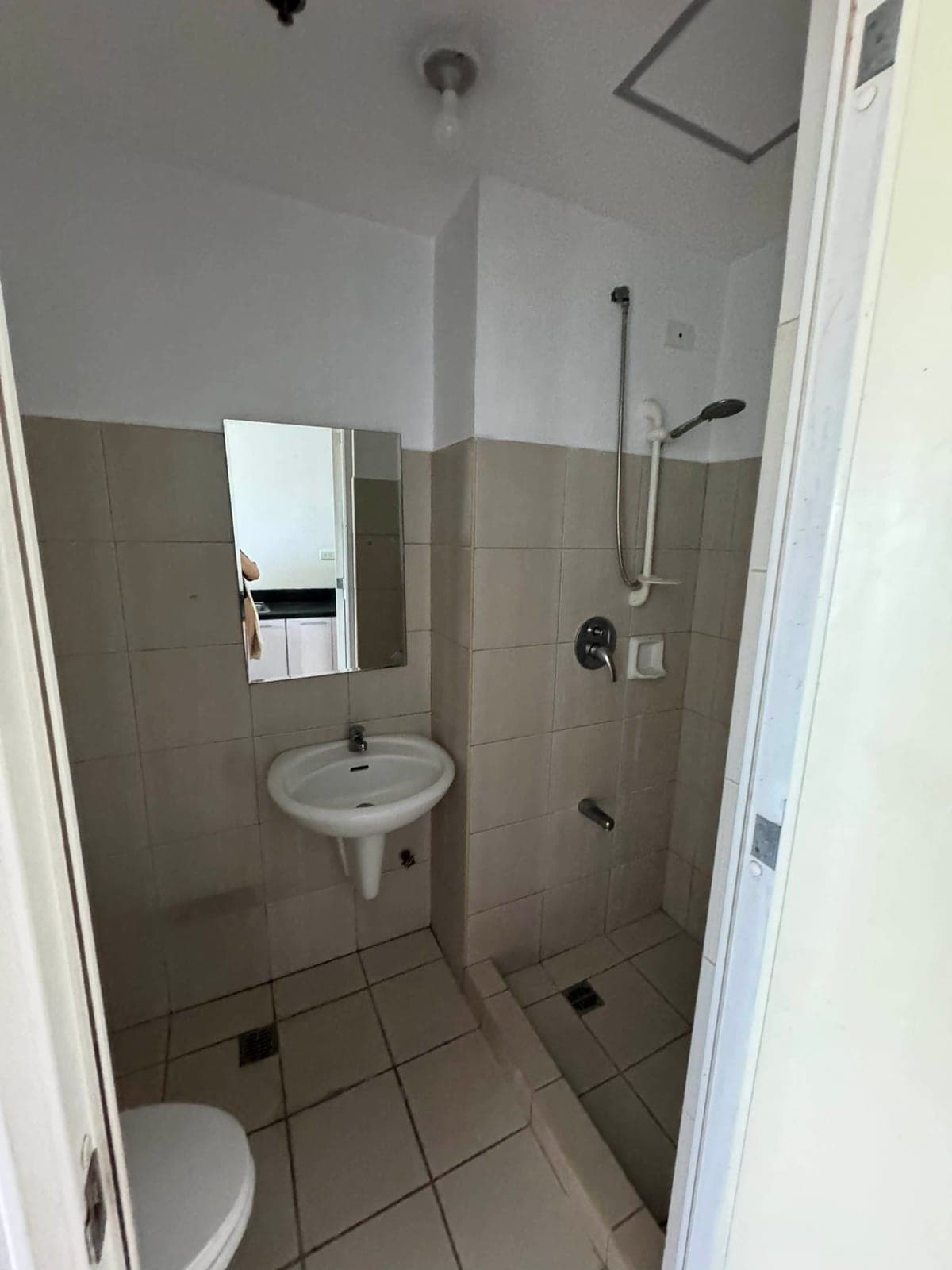 📍 BERKELY 2629– For Lease - photo 5