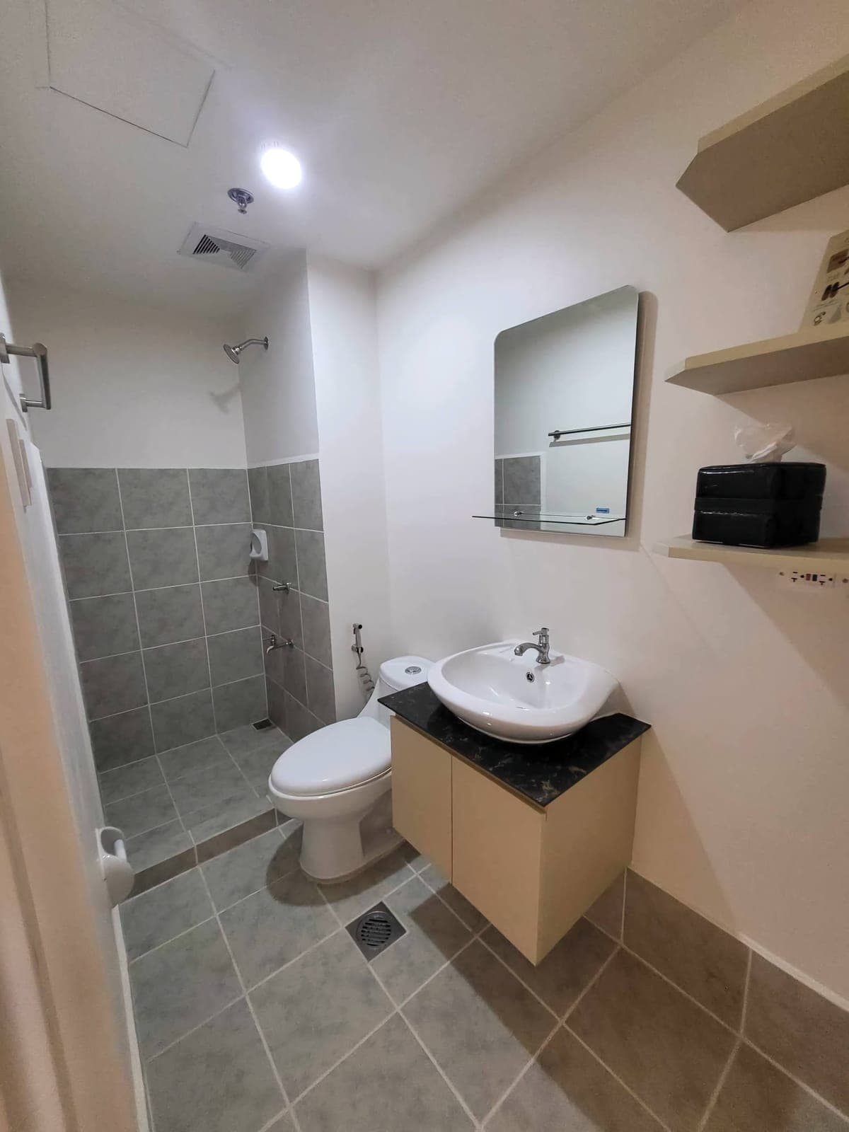 Unit for long term rent available. - photo 2