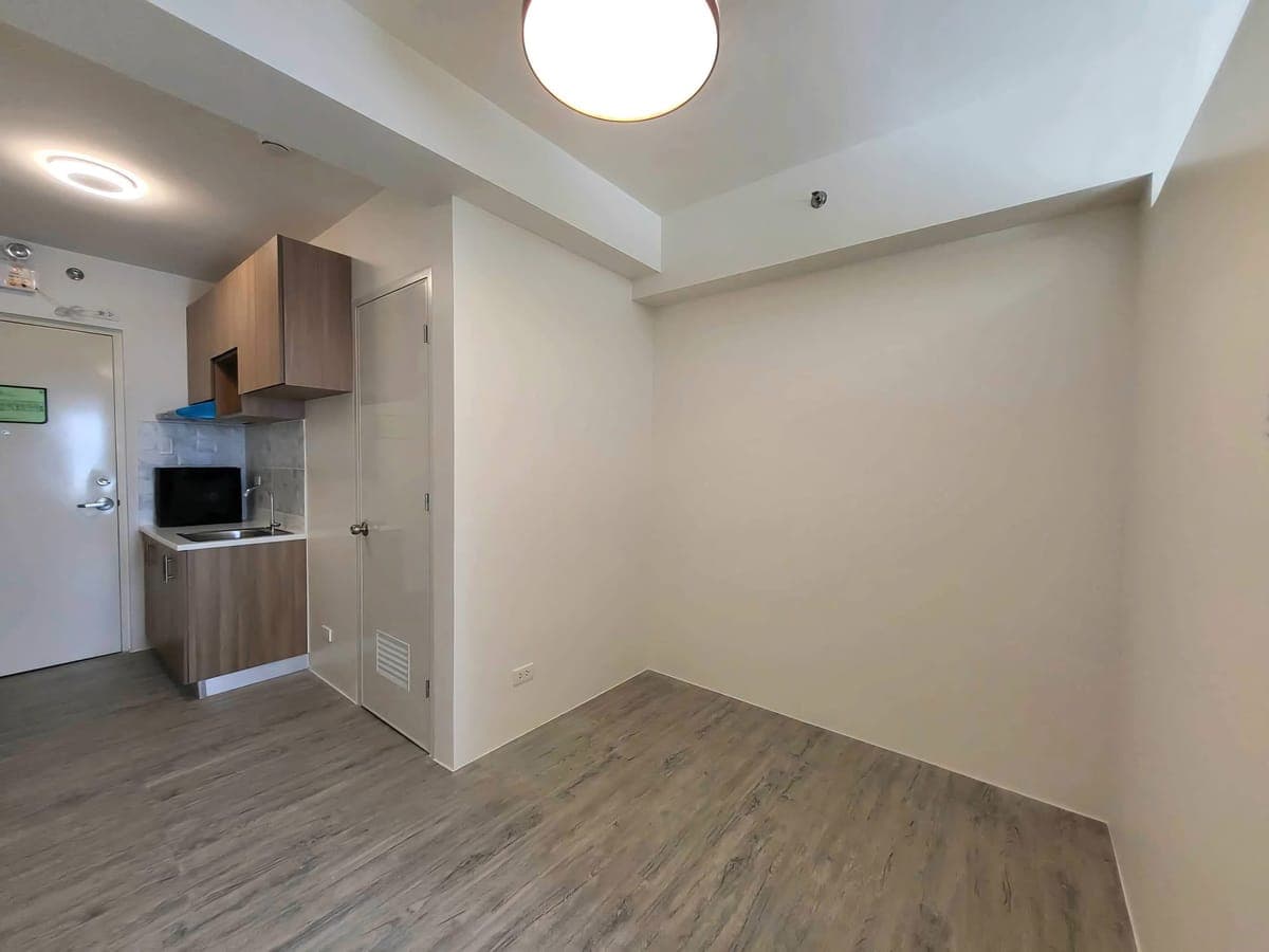 Unit for long term rent available. - photo 5