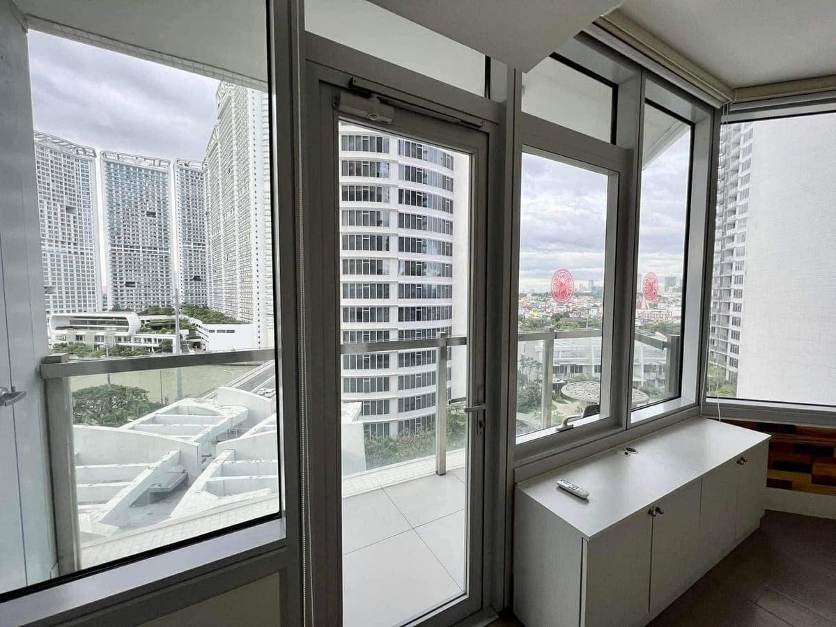 Luxury Fully Furnished Condos  BGC & Nearby - photo 2