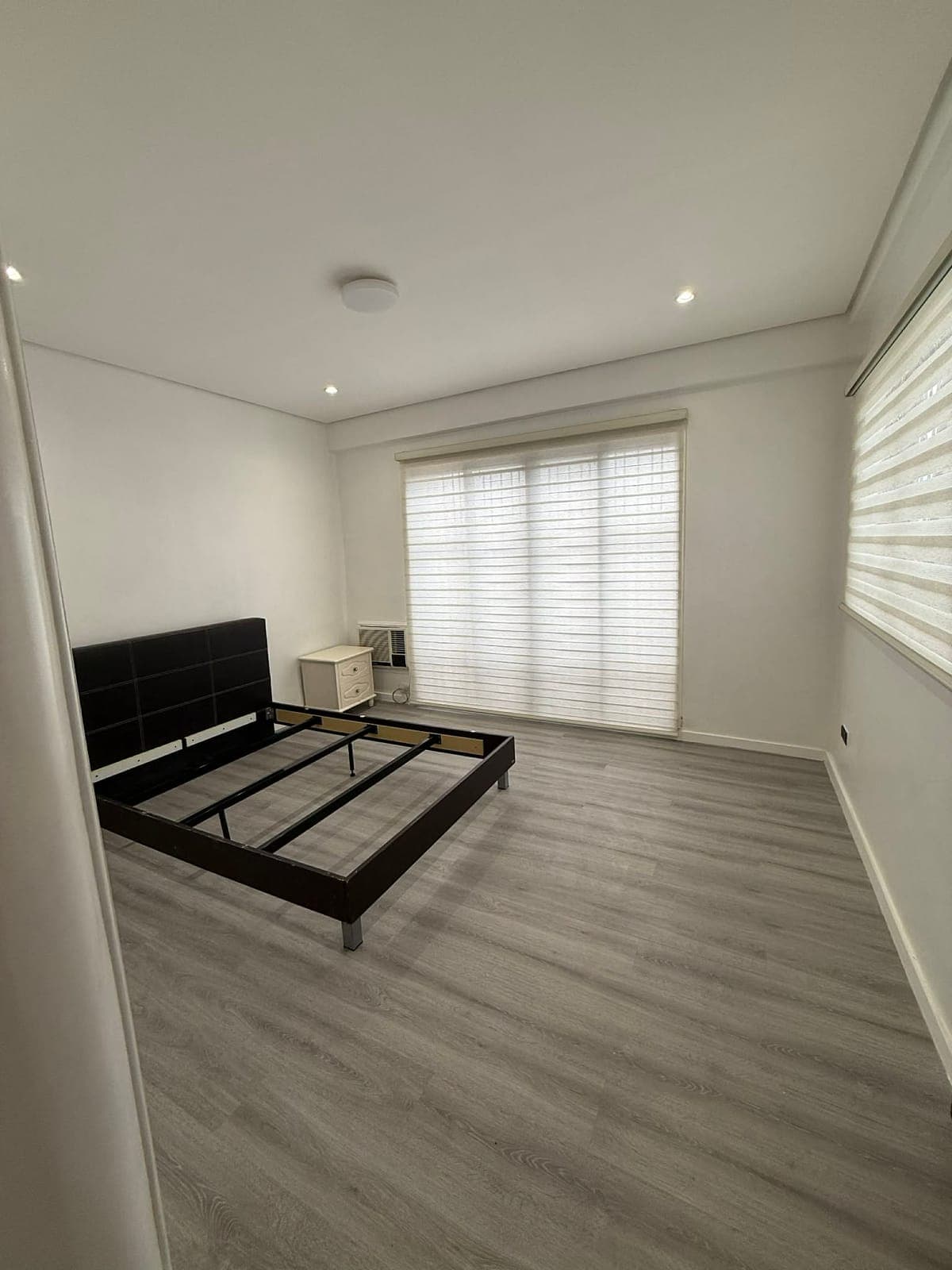 [AVAILABLE FOR LEASE: April 2026] - photo 4