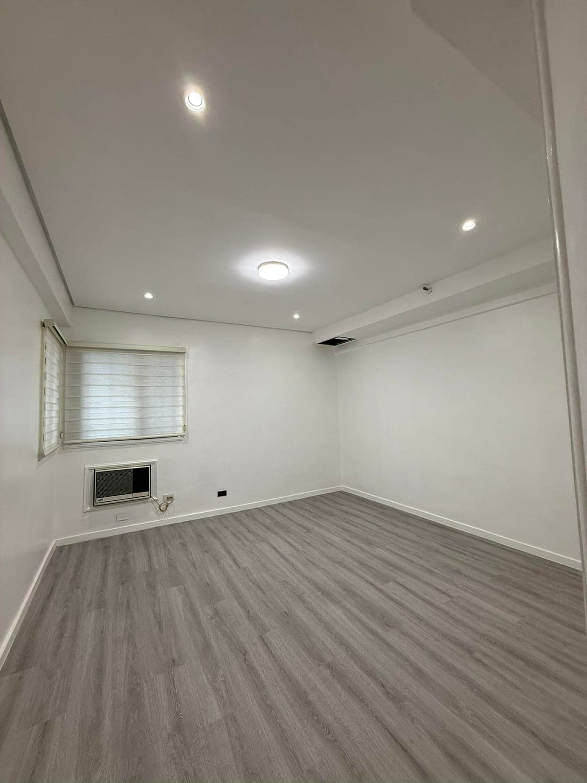 [AVAILABLE FOR LEASE: April 2026] - photo 8