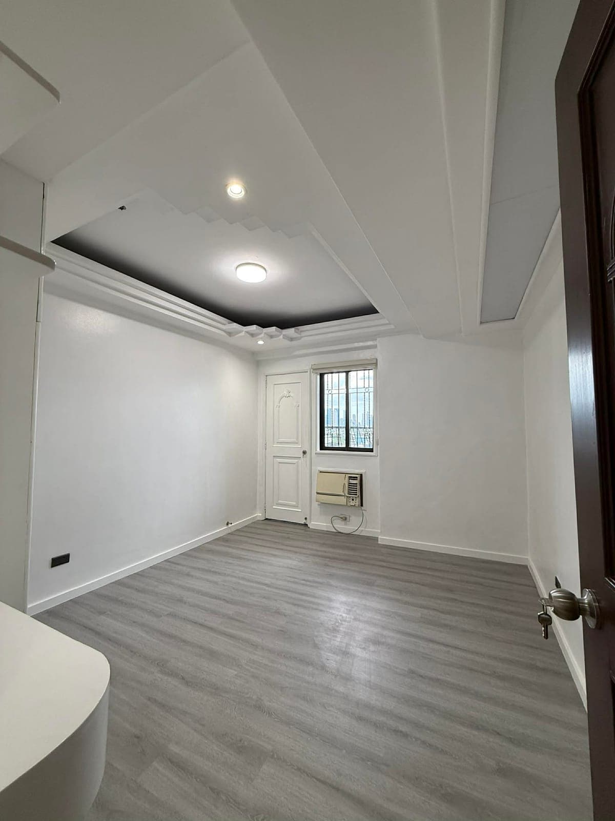 [AVAILABLE FOR LEASE: April 2026] - photo 9