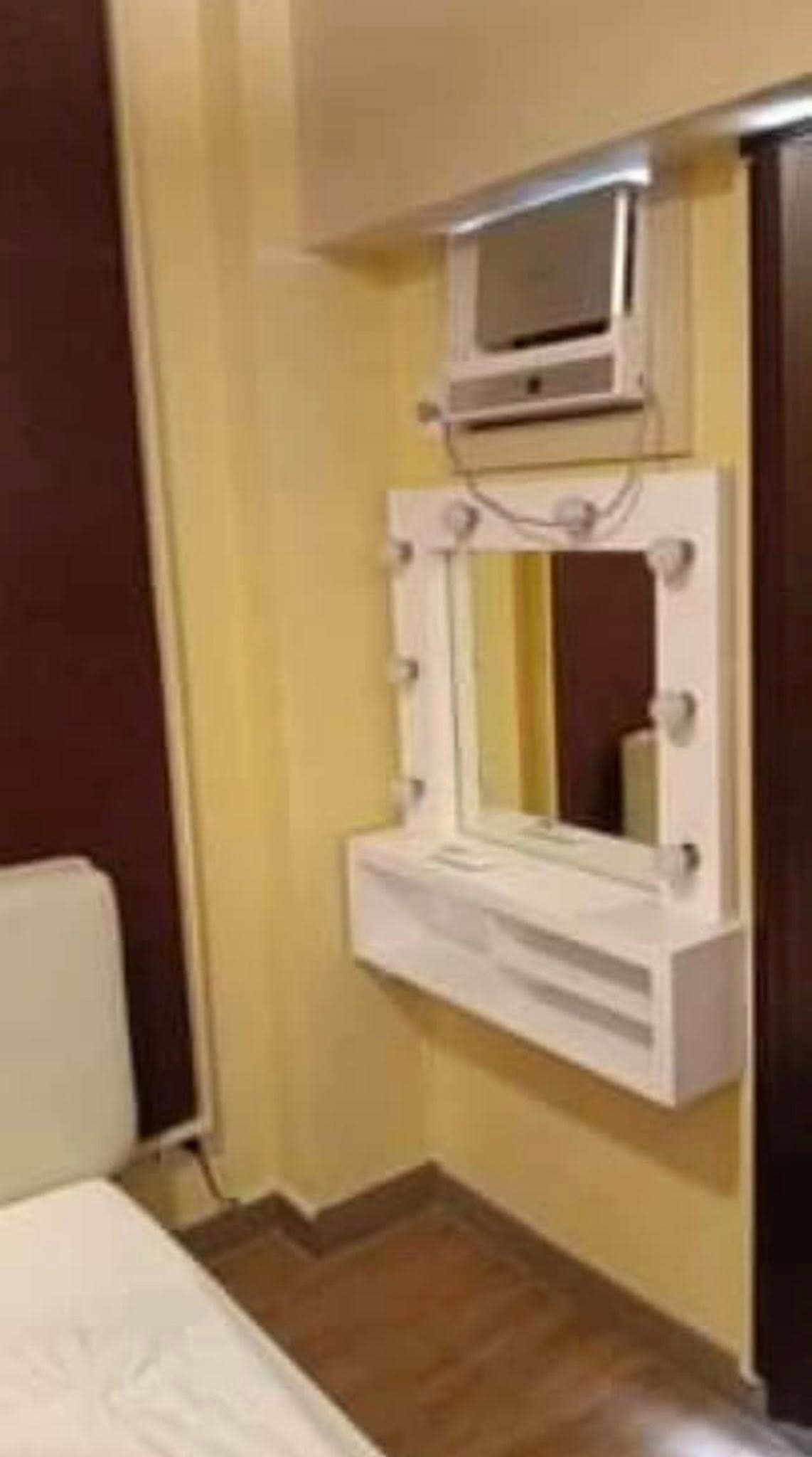 For Rent Zinnia Towers - photo 2