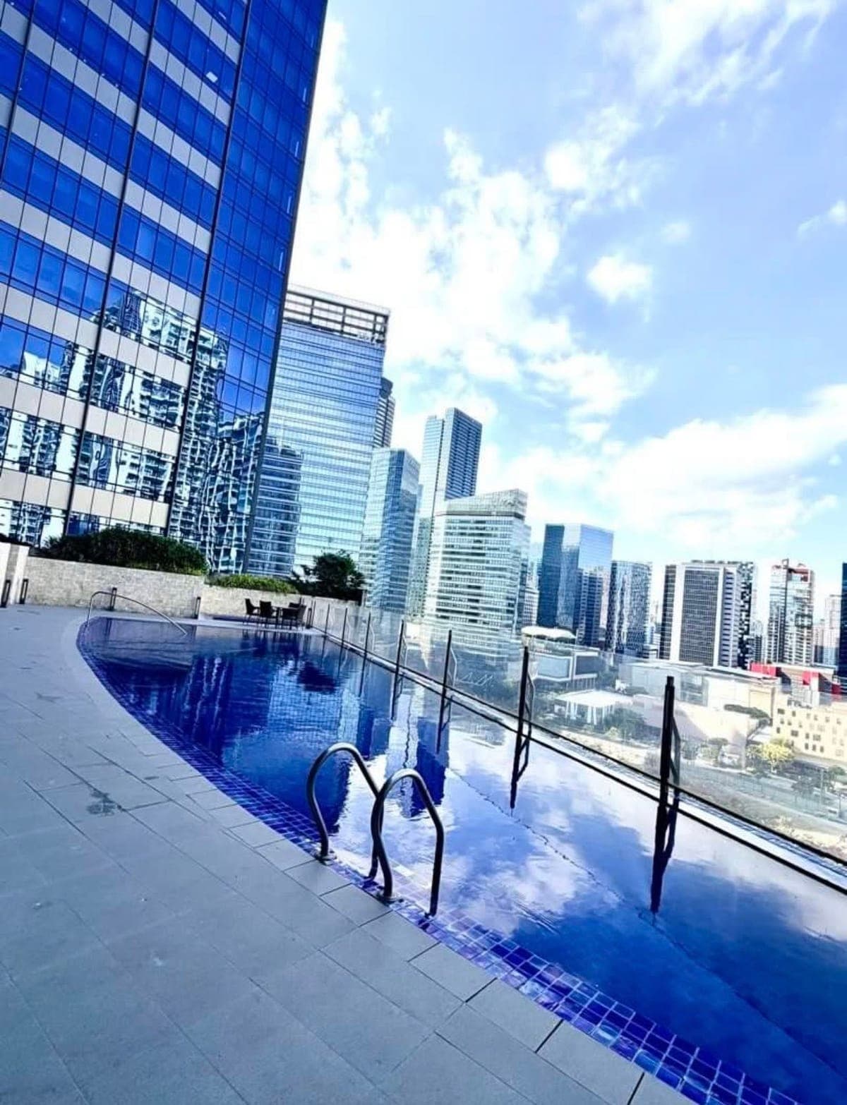 Studio Unit for Rent in Icon Plaza, BGC - photo 1