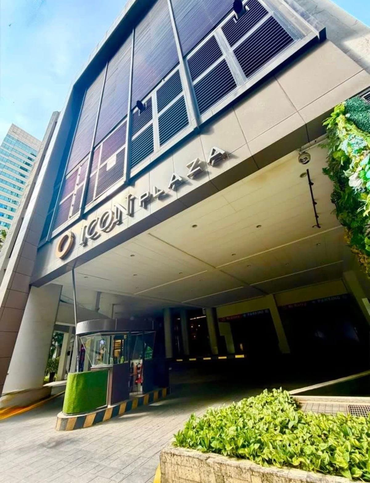 Studio Unit for Rent in Icon Plaza, BGC - photo 2