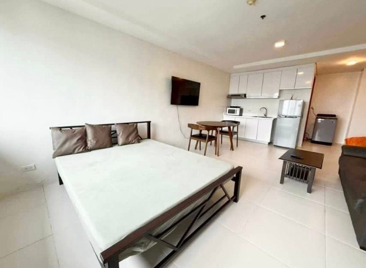 Studio Unit for Rent in Icon Plaza, BGC - photo 3