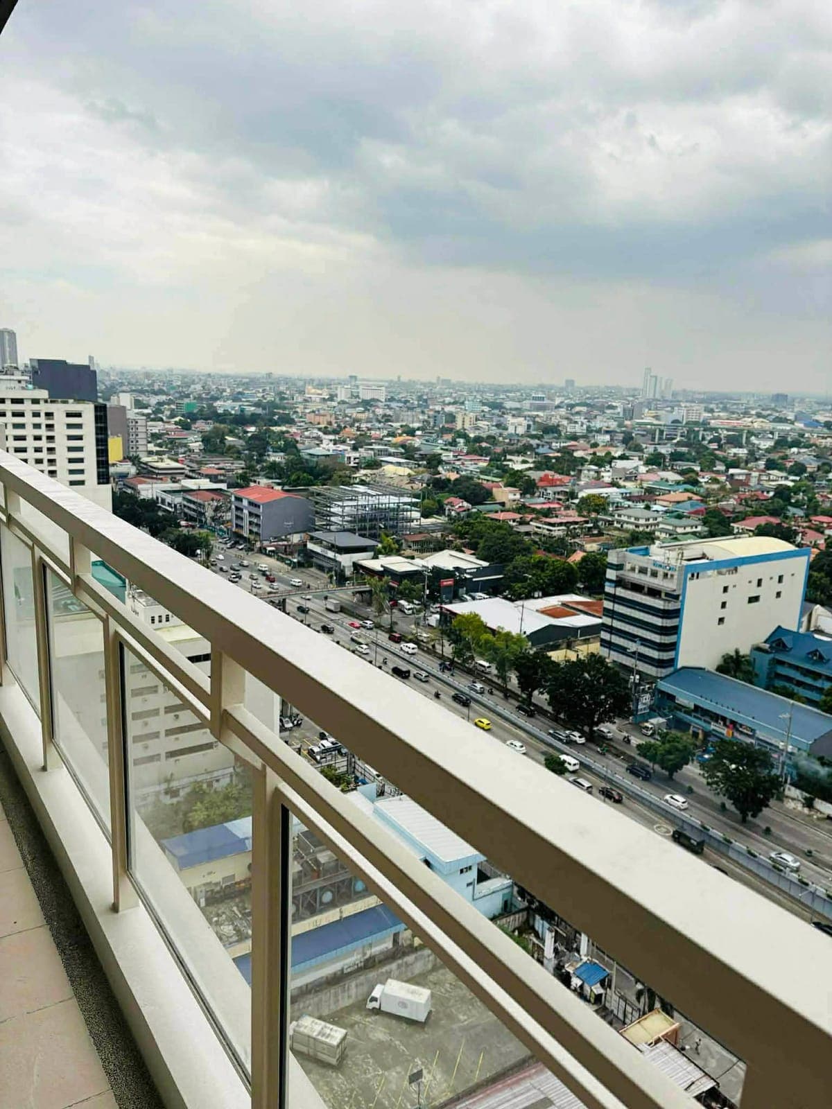 CREStMON  QUEZON AVE.panay NEAR  ABS CBN .... - photo 1