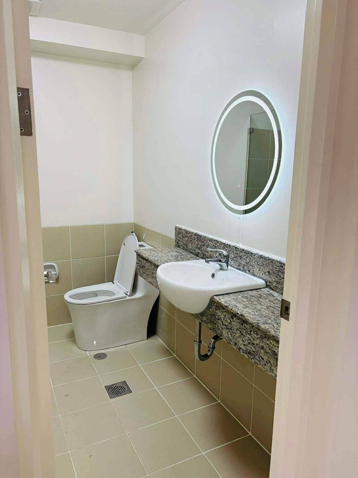 CREStMON  QUEZON AVE.panay NEAR  ABS CBN .... - photo 5