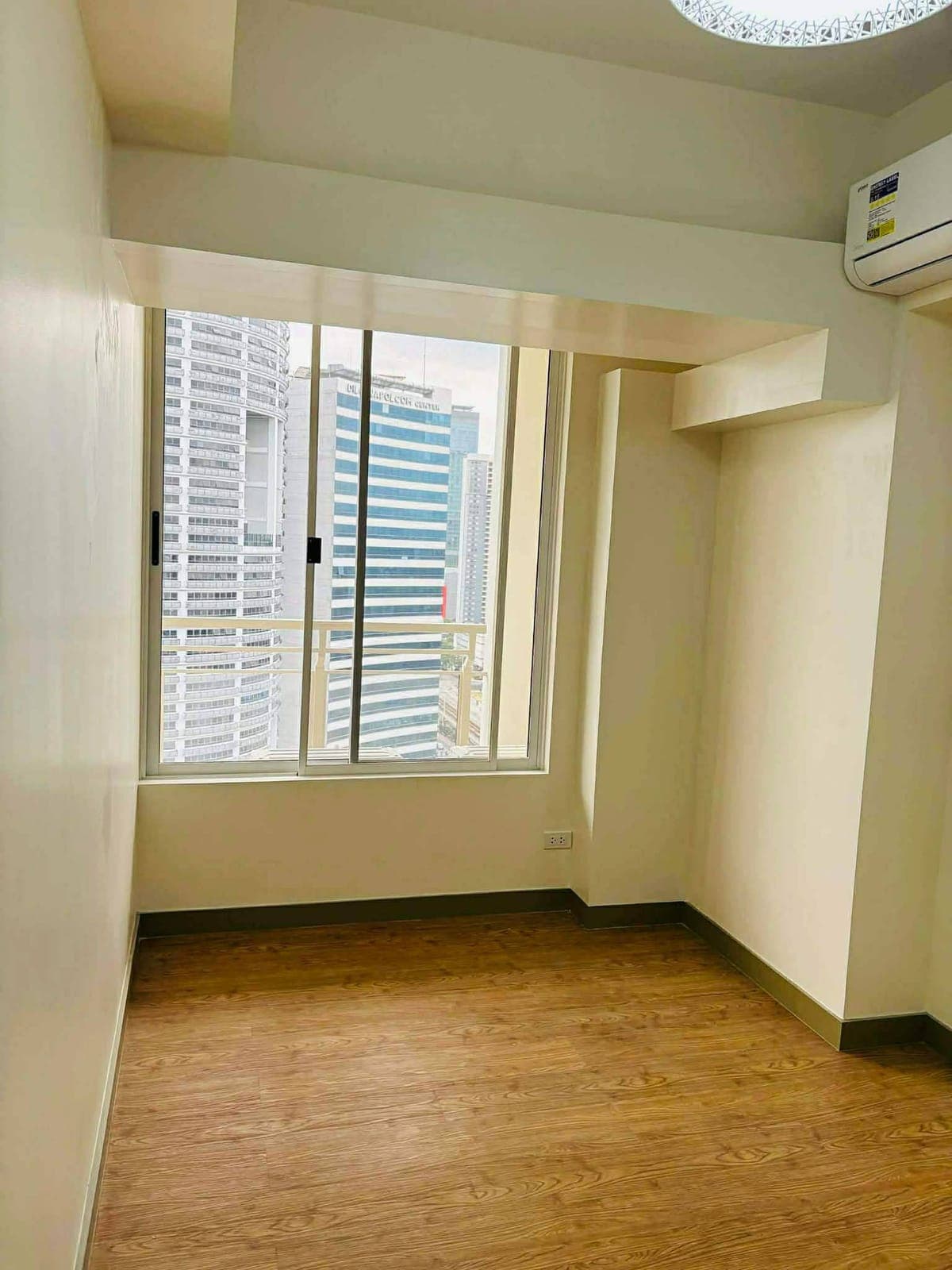 CREStMON  QUEZON AVE.panay NEAR  ABS CBN .... - photo 6