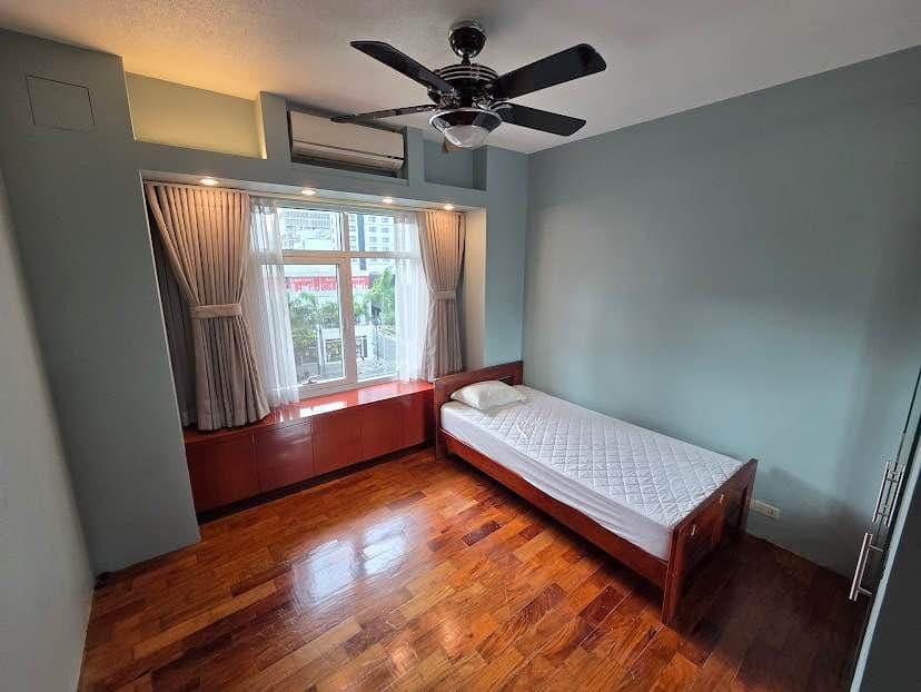 Two Bedrooms (2br) for lease/rent in One serendra high street BGC - photo 1