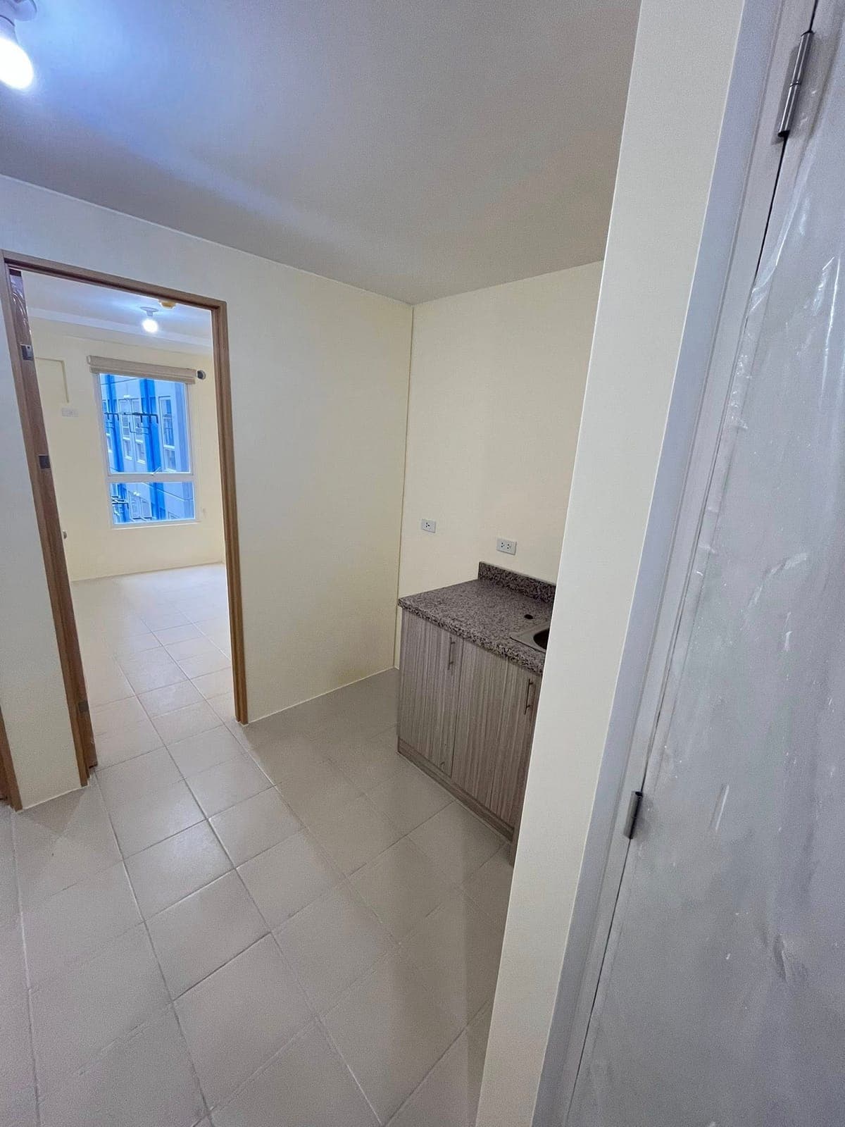 If kaya mo mag bayad ng monthly rent, you can  own a condo! Why not invest in something na sayo tala... - photo 4