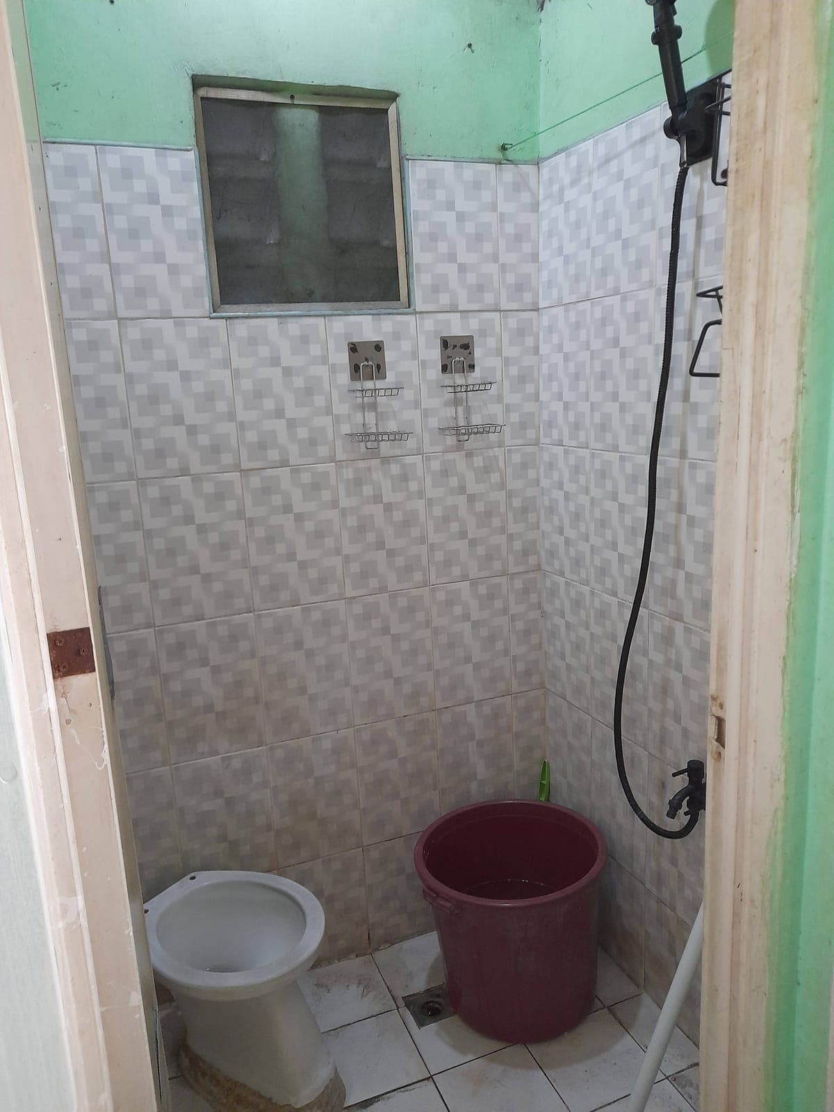 2nd floor for rent with bedroom and living room - TAGUIG (WEST REMBO) FORMERLY PART OF MAKATI - photo 4