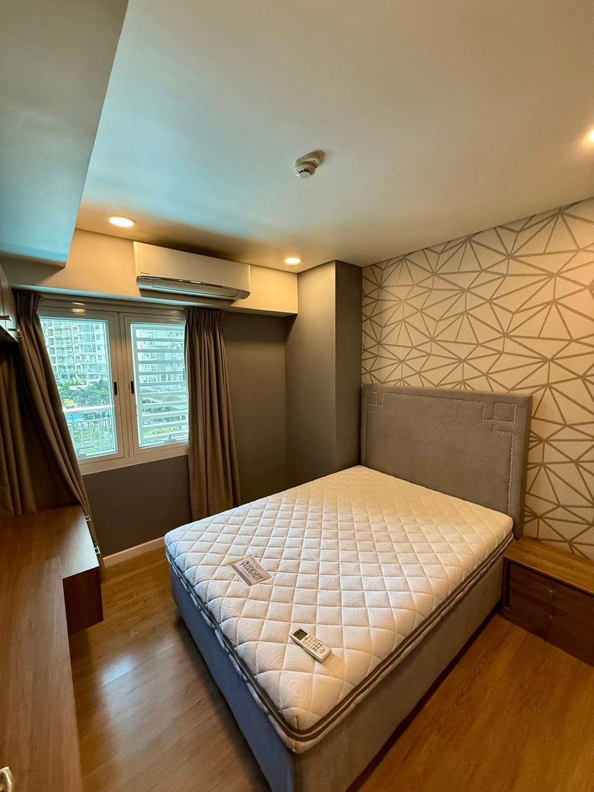 FOR LEASE | 2BR with Balcony in Two Serendra – Sequoia Tower - photo 5