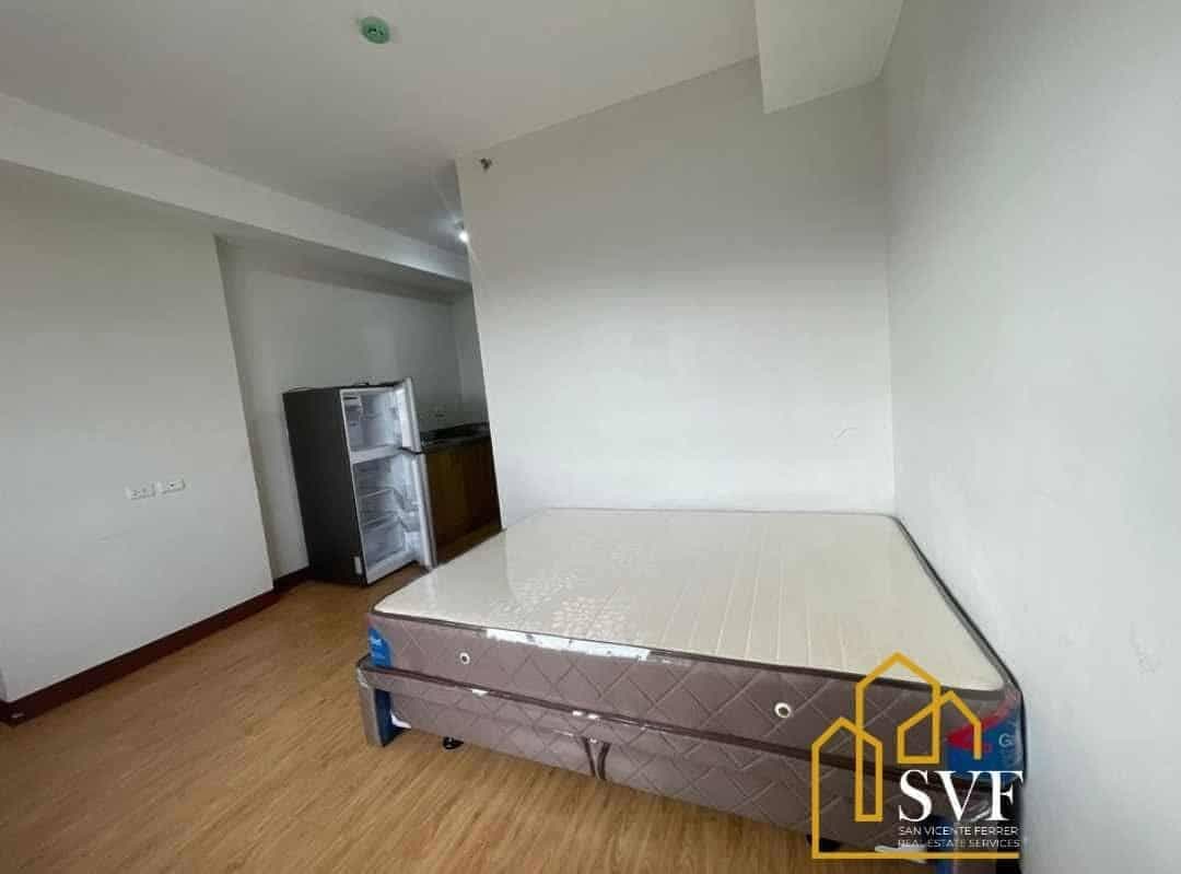 Studio Type Condo Unit for Rent! - photo 1
