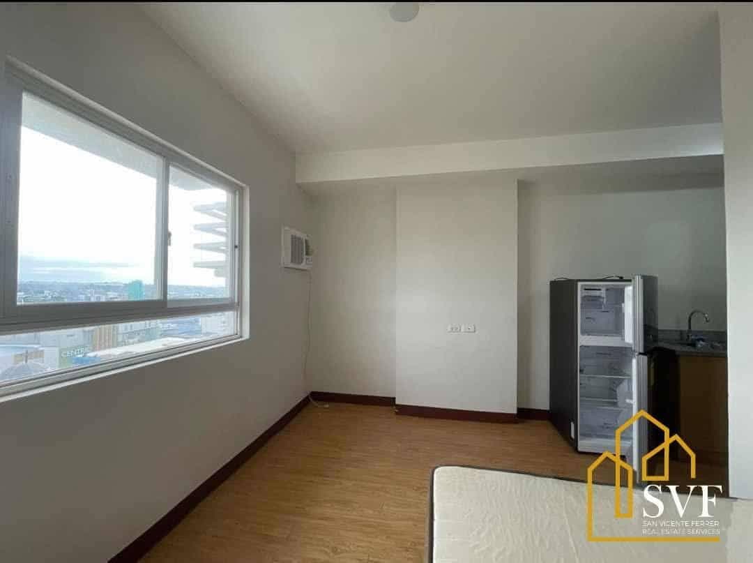 Studio Type Condo Unit for Rent! - photo 2