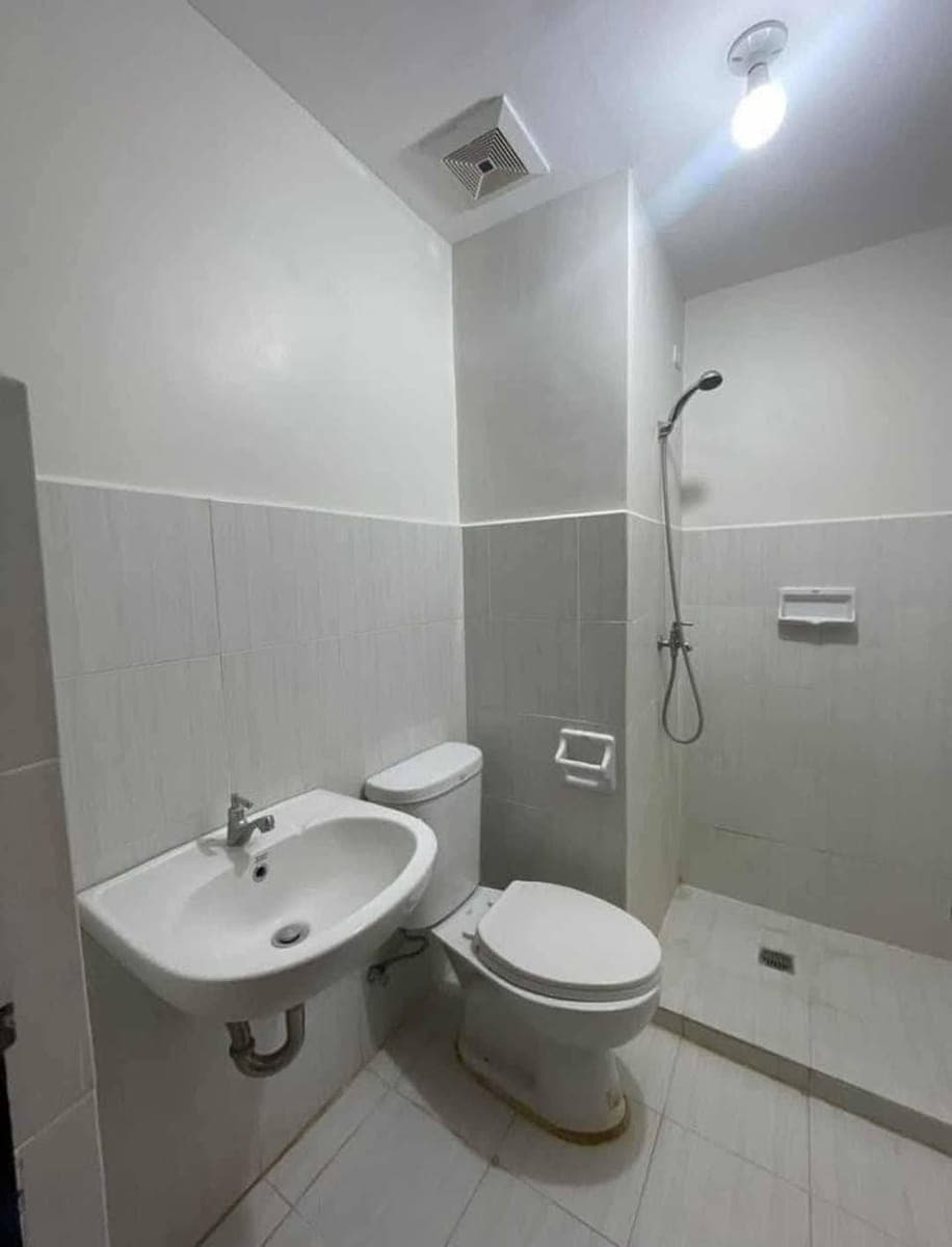 Studio Type Condo Unit for Rent! - photo 5