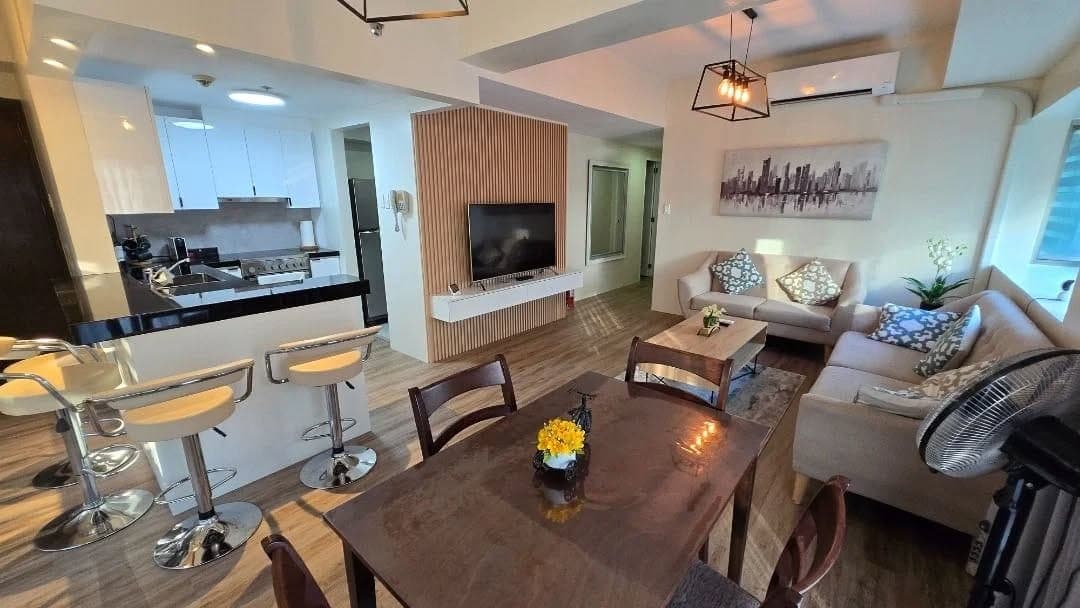 2BR FOR RENT IN BGC - FORBESWOOD PARKLANE - NEW RENOVATEDPHP 81,000