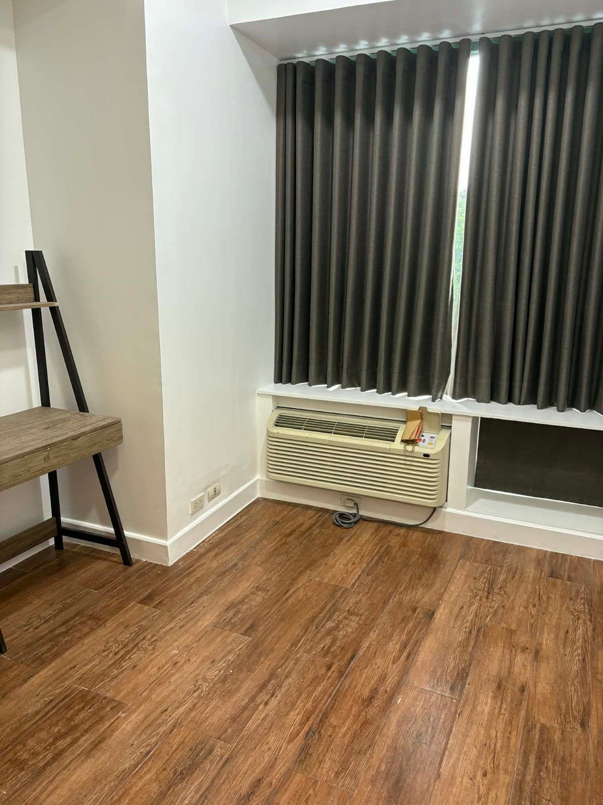 FOR LEASE: - photo 2