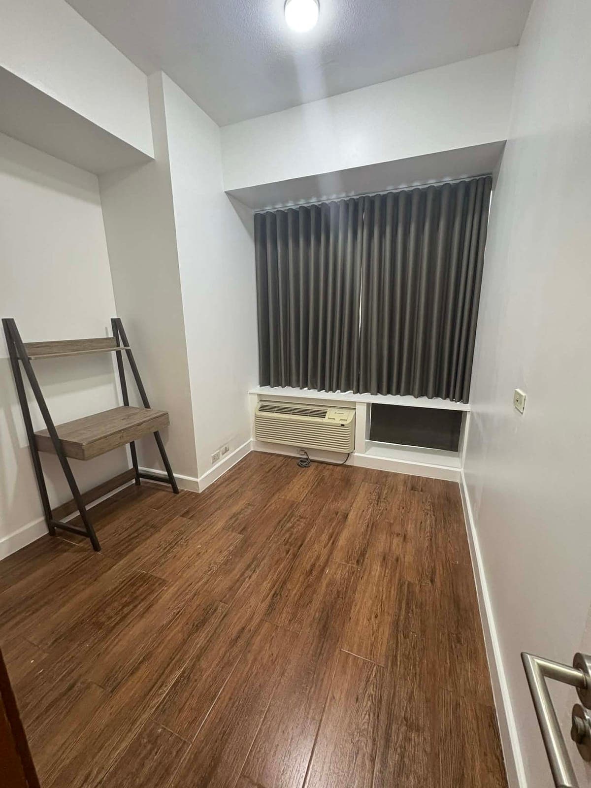 FOR LEASE: - photo 13