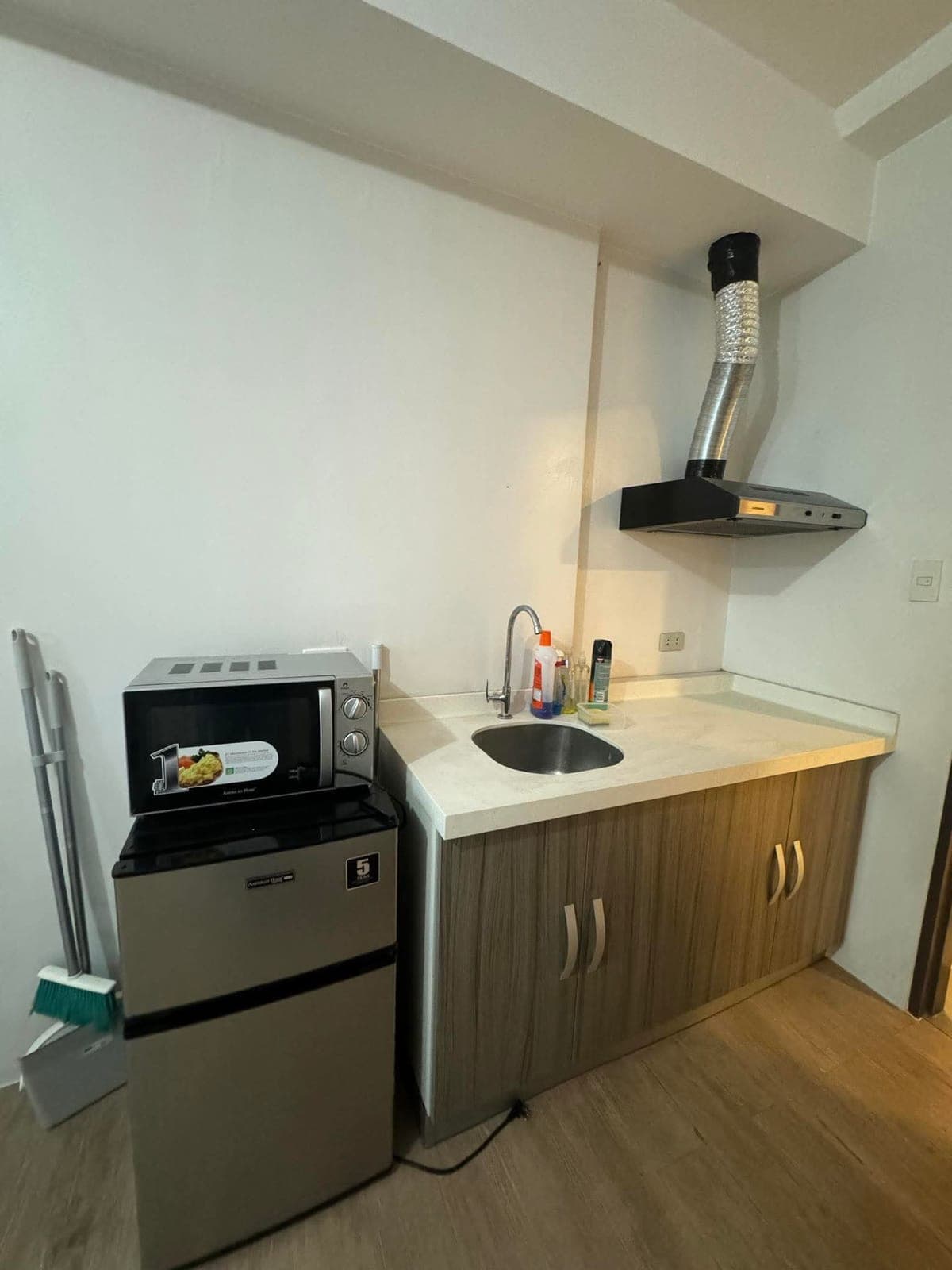 STUDIO A KATIPUNAN semi furnished For Rent - photo 3