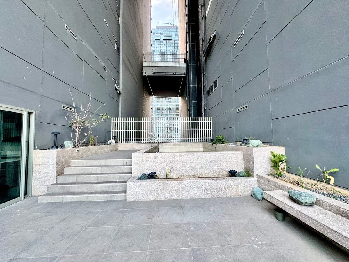 EAST GALLERY PLACE: - photo 15