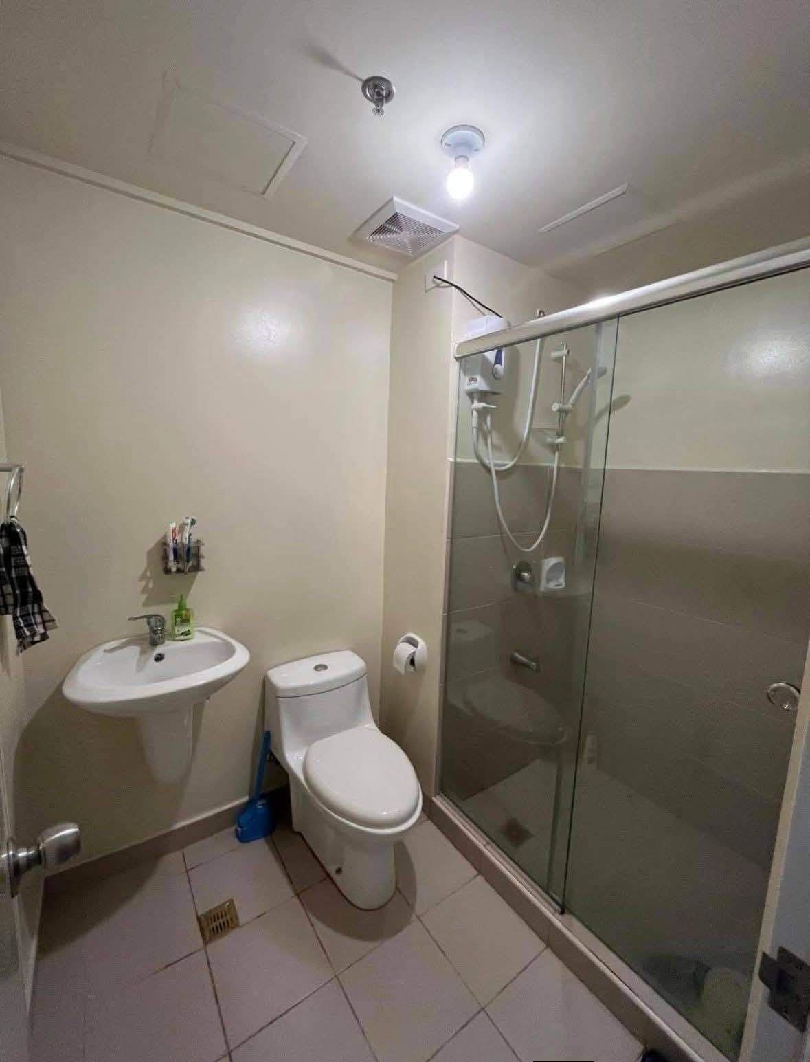 FOR RENT: ₱25,000/month. | Inclusive dues & Parking - photo 4