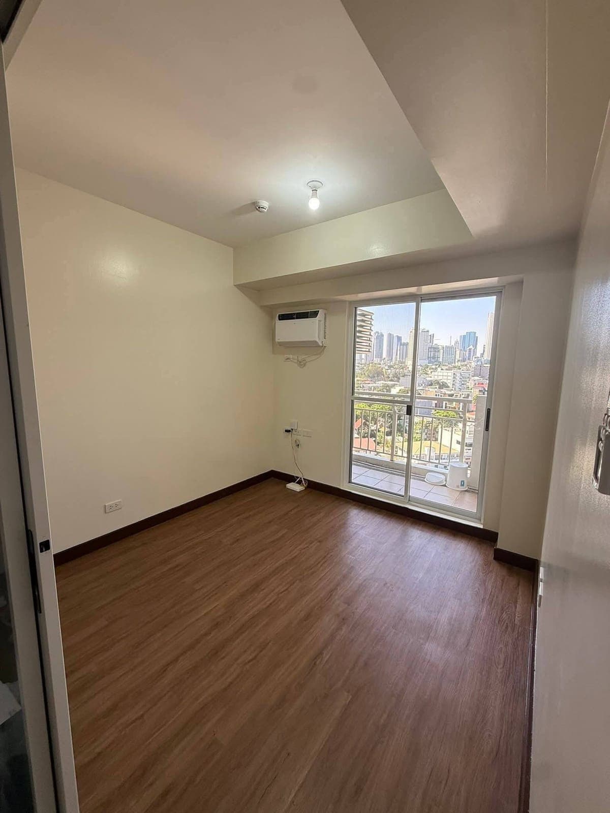 RUSH CONDO FOR RENT @DMCI Prisma Residences 1BEDROOM with balcony semi furnished - photo 5