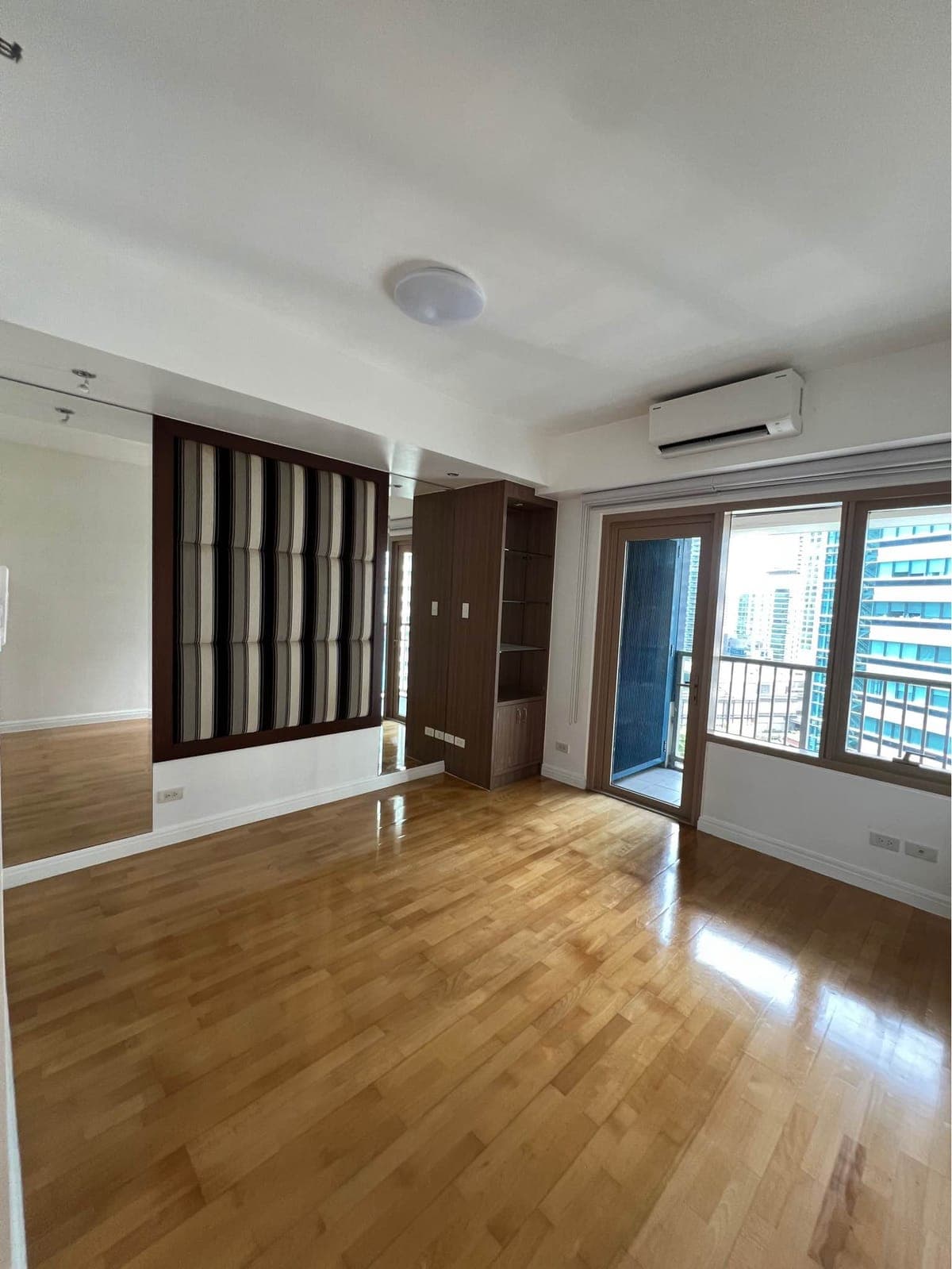 Three bedroom (3br) Unfurnished unit or Semi furnished for rent/lease in One Rockwell West tower, Rockwell Makati City - photo 1