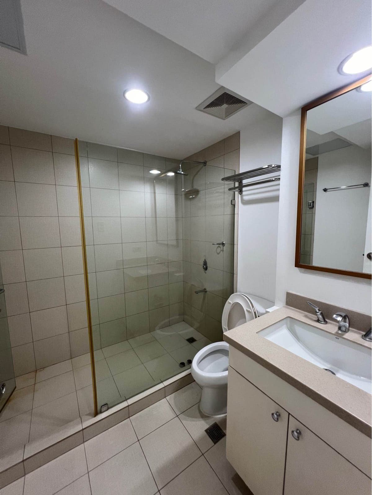 Three bedroom (3br) Unfurnished unit or Semi furnished for rent/lease in One Rockwell West tower, Rockwell Makati City - photo 4