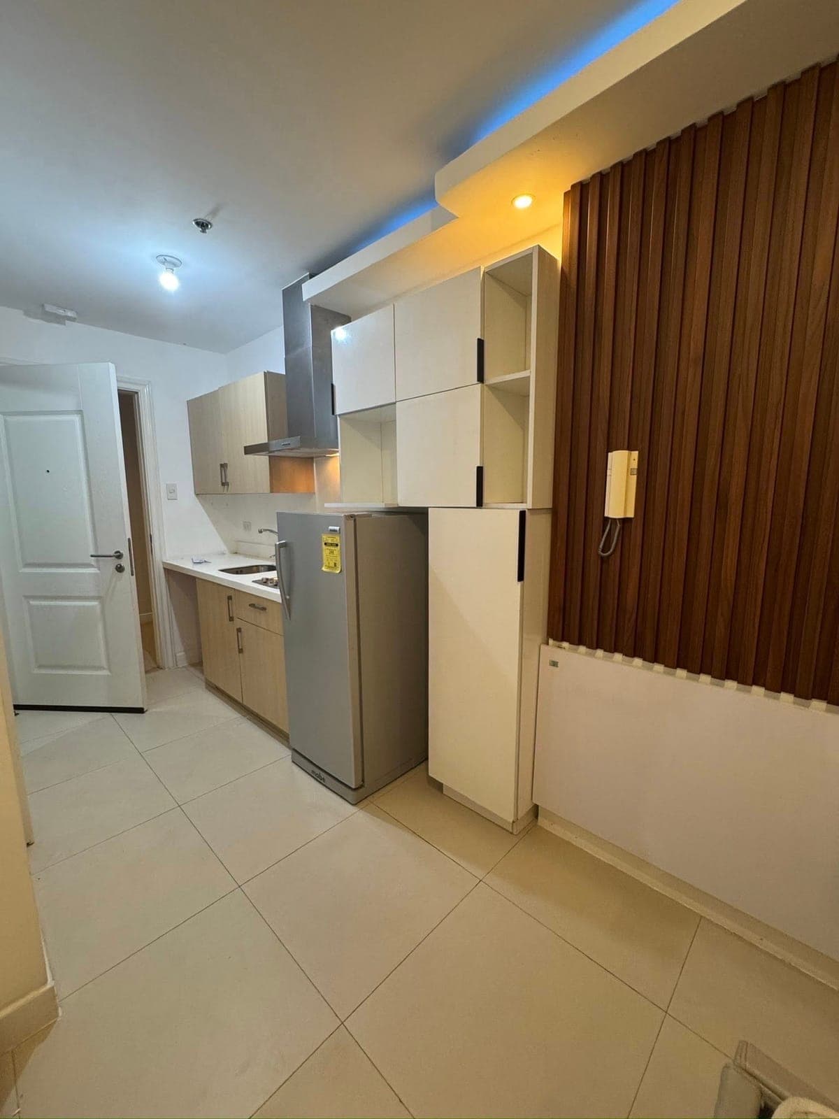 The residences by commonwealth at the back of ever gotesco Mall - photo 21