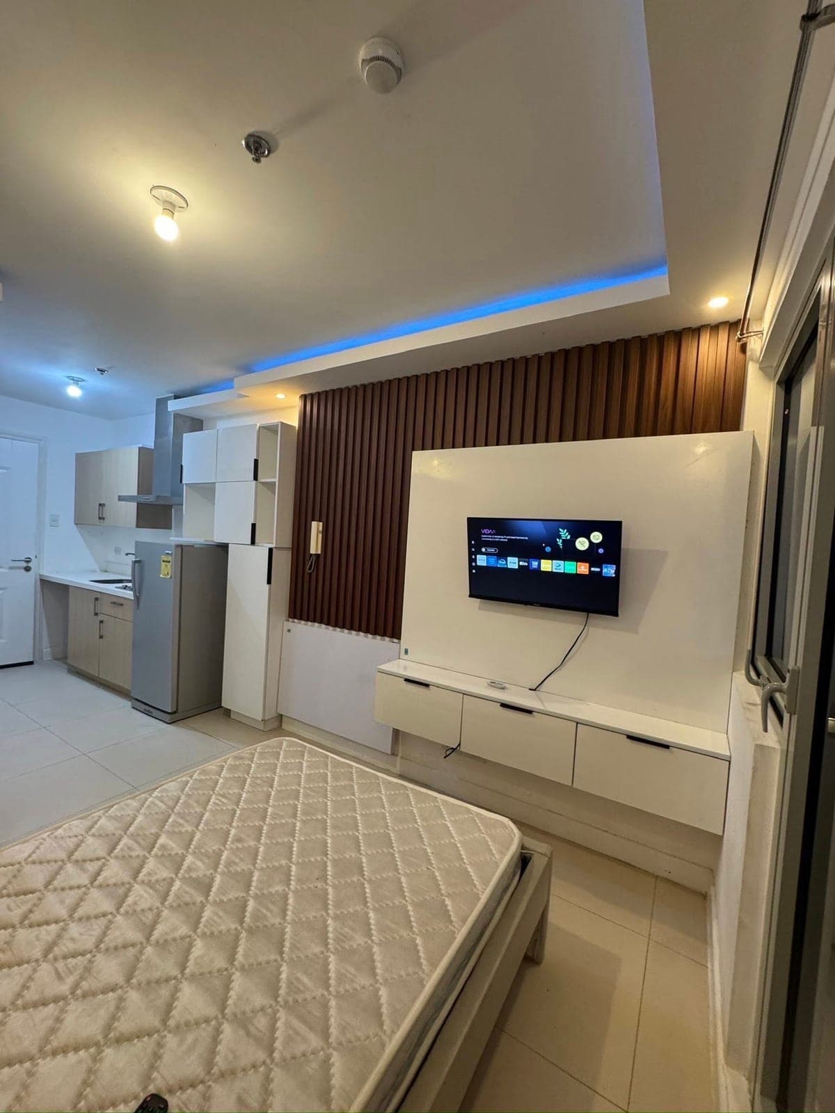 The residences by commonwealth at the back of ever gotesco Mall - photo 27