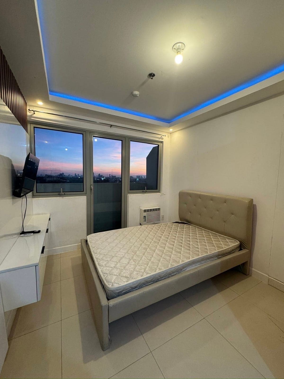 The residences by commonwealth at the back of ever gotesco Mall - photo 4