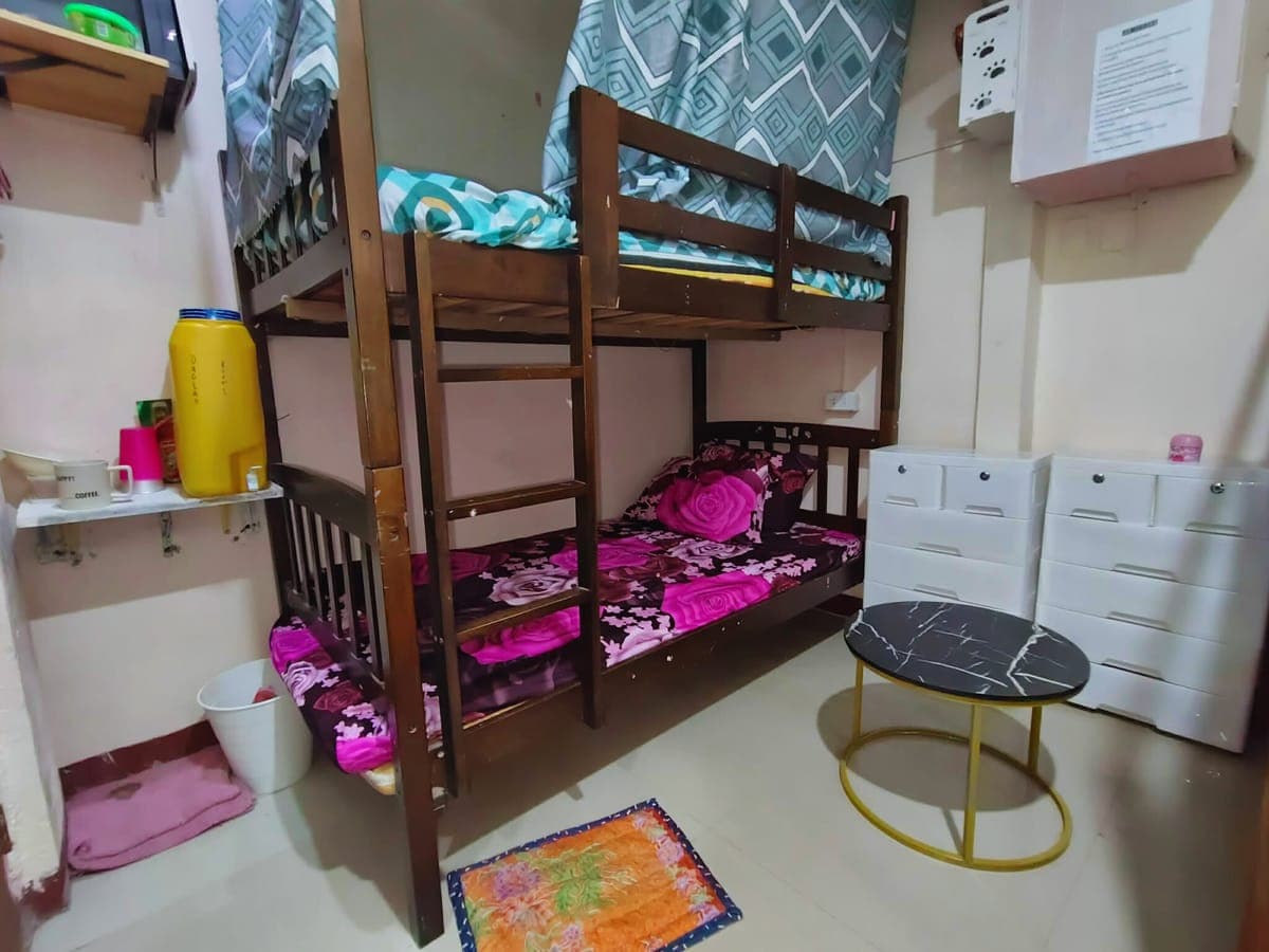 # **May few available female bedspaces pa sa unit namin in Taguig.** - photo 5