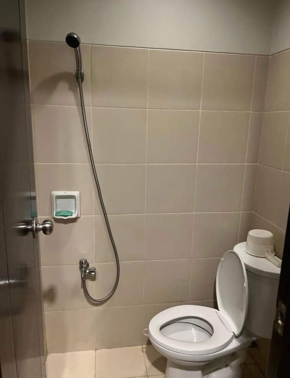 For Lease: Fully Furnished 1 BR at One Central, Makati City - photo 4