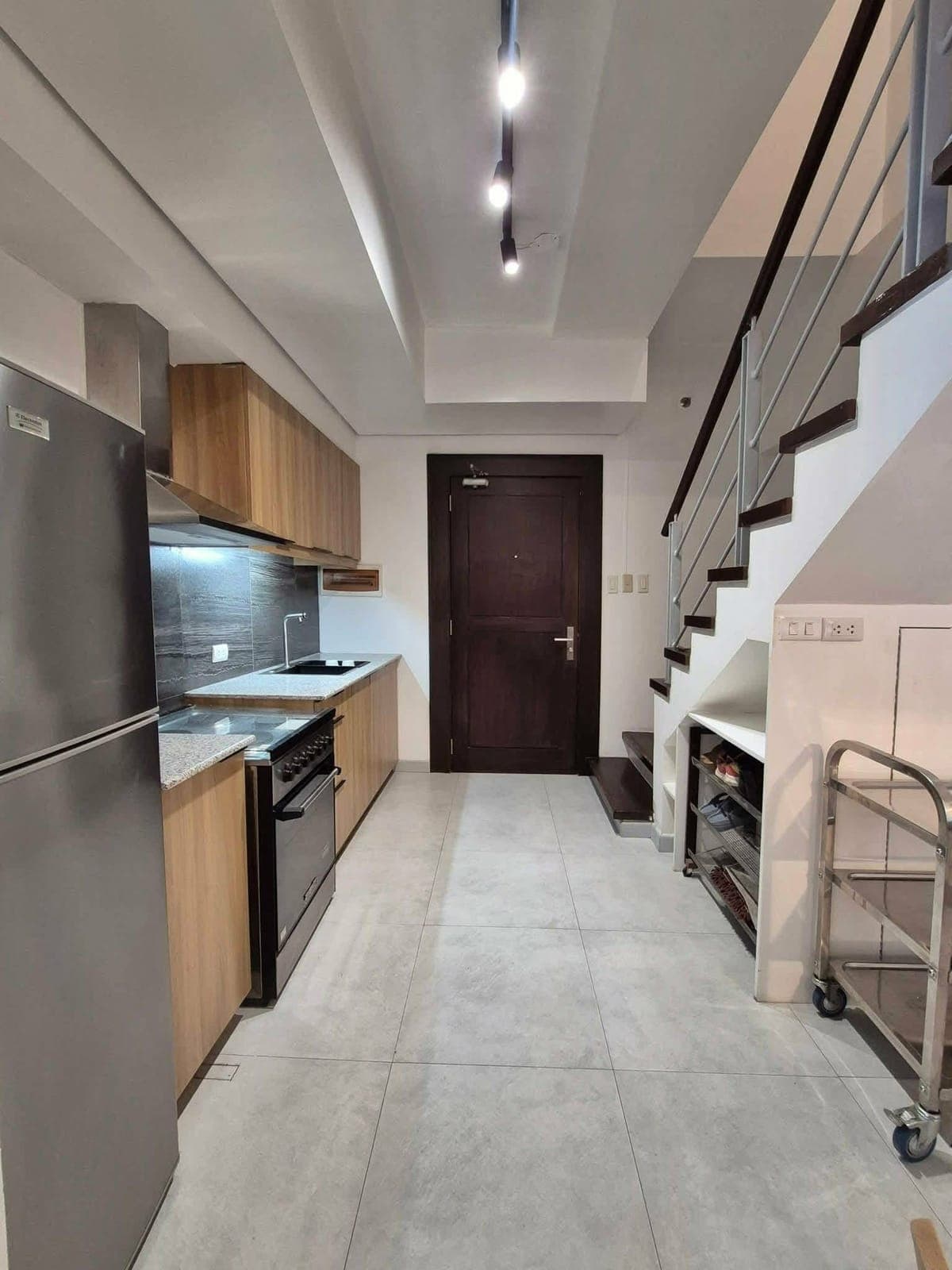 For Lease: Fully Furnished 2 Bedroom Loft type Unit at The Fort Residences, BGC - photo 2