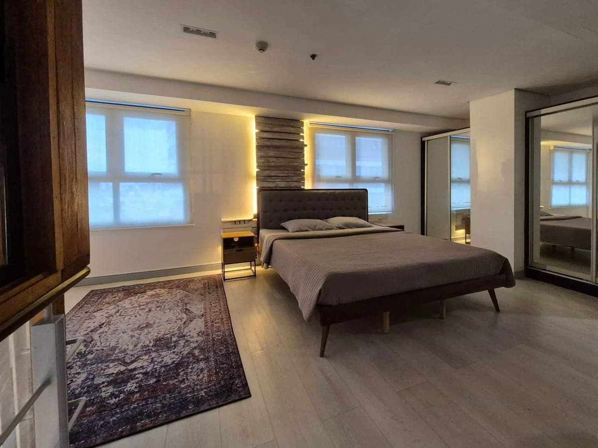 For Lease: Fully Furnished 2 Bedroom Loft type Unit at The Fort Residences, BGC - photo 4