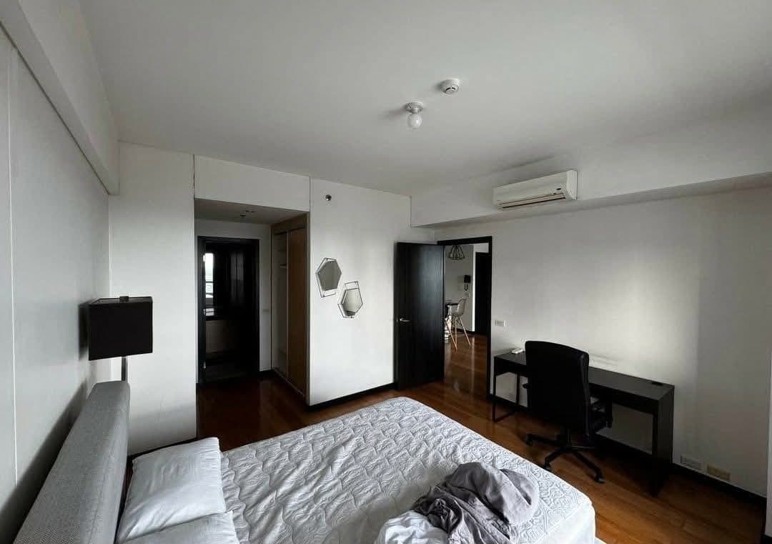 For Lease: Fully Furnished 1BR with balcony at One Serendra East Tower, BGC - photo 4