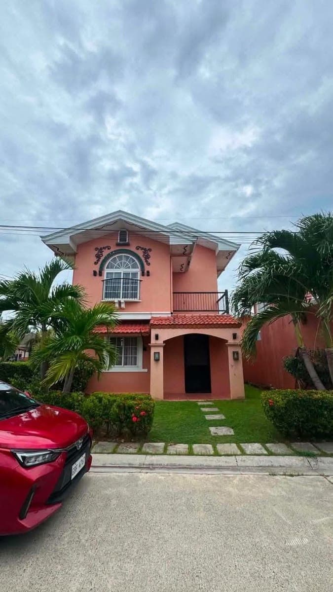 FOR RENT | SEMI-FURNISHED 2-STOREY HOUSE and LOT in CORDOVA  🏡 - photo 1